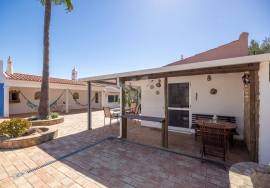 Detached, Charming,  traditional 4  bedroom country house with pool . Near São Brás de Alportel
