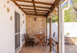 Detached, Charming,  traditional 4  bedroom country house with pool . Near São Brás de Alportel