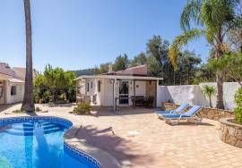 Detached, Charming,  traditional 4  bedroom country house with pool . Near São Brás de Alportel