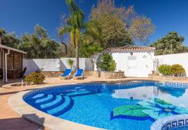 Detached, Charming,  traditional 4  bedroom country house with pool . Near São Brás de Alportel