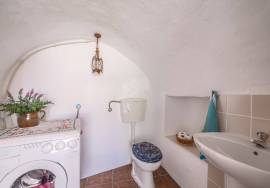Detached, Charming,  traditional 4  bedroom country house with pool . Near São Brás de Alportel