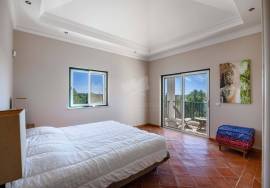 Very private detached 3 bedroom (could be 4) villa with pool, landscaped gardens & sea views. Moncarapacho.