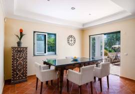 Very private detached 3 bedroom (could be 4) villa with pool, landscaped gardens & sea views. Moncarapacho.