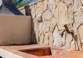 Very private detached 3 bedroom (could be 4) villa with pool, landscaped gardens & sea views. Moncarapacho.
