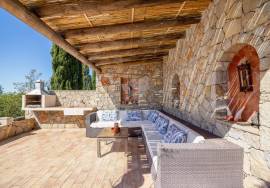 Very private detached 3 bedroom (could be 4) villa with pool, landscaped gardens & sea views. Moncarapacho.