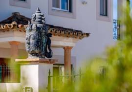 Very private detached 3 bedroom (could be 4) villa with pool, landscaped gardens & sea views. Moncarapacho.