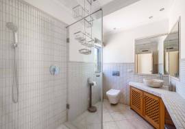 Very private detached 3 bedroom (could be 4) villa with pool, landscaped gardens & sea views. Moncarapacho.