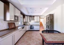 Very private detached 3 bedroom (could be 4) villa with pool, landscaped gardens & sea views. Moncarapacho.