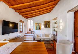 Detached split level 5 bedroom farmhouse with large pool, workshop & 7,920 m² plot in quiet country location, Olhão