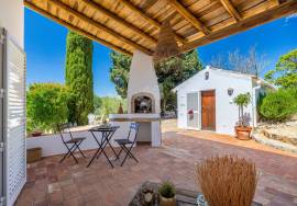Detached split level 5 bedroom farmhouse with large pool, workshop & 7,920 m² plot in quiet country location, Olhão