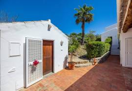 Detached split level 5 bedroom farmhouse with large pool, workshop & 7,920 m² plot in quiet country location, Olhão