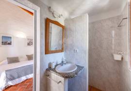 Detached split level 5 bedroom farmhouse with large pool, workshop & 7,920 m² plot in quiet country location, Olhão