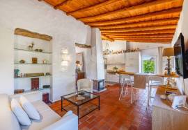 Detached split level 5 bedroom farmhouse with large pool, workshop & 7,920 m² plot in quiet country location, Olhão