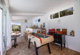 Detached split level 5 bedroom farmhouse with large pool, workshop & 7,920 m² plot in quiet country location, Olhão