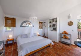 Detached split level 5 bedroom farmhouse with large pool, workshop & 7,920 m² plot in quiet country location, Olhão