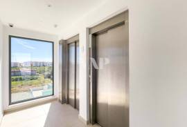 Modern 2-Bedroom Apartment with Sea View and Rooftop Pool in Faro