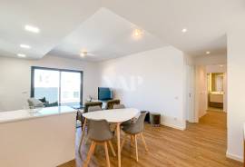 Modern 2-Bedroom Apartment with Sea View and Rooftop Pool in Faro