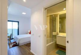 Modern 2-Bedroom Apartment with Sea View and Rooftop Pool in Faro