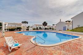 Single-story house with 1 bedroom and shared pool, Vilamoura