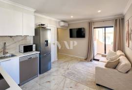 Renovated 2-Bedroom Apartment with Balcony in Montechoro, Minutes from Albufeira Beach