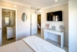Renovated 2-Bedroom Apartment with Balcony in Montechoro, Minutes from Albufeira Beach