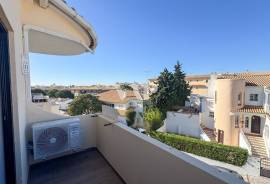Renovated 2-Bedroom Apartment with Balcony in Montechoro, Minutes from Albufeira Beach
