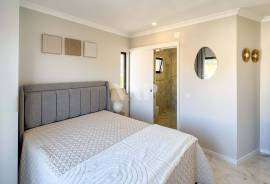 Renovated 2-Bedroom Apartment with Balcony in Montechoro, Minutes from Albufeira Beach