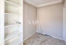 Renovated 2-Bedroom Apartment with Balcony in Montechoro, Minutes from Albufeira Beach