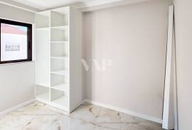 Renovated 2-Bedroom Apartment with Balcony in Montechoro, Minutes from Albufeira Beach