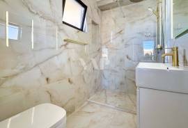 Renovated 2-Bedroom Apartment with Balcony in Montechoro, Minutes from Albufeira Beach
