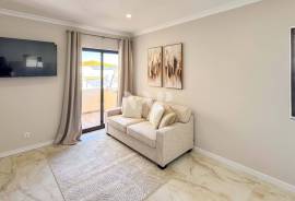 Renovated 2-Bedroom Apartment with Balcony in Montechoro, Minutes from Albufeira Beach