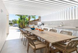 4 Bedroom Villa with Private Pool in Vilamoura – Modern Design and Spacious Areas