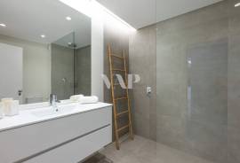 4 Bedroom Villa with Private Pool in Vilamoura – Modern Design and Spacious Areas