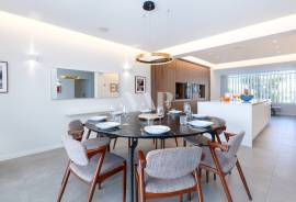 4 Bedroom Villa with Private Pool in Vilamoura – Modern Design and Spacious Areas