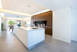 4 Bedroom Villa with Private Pool in Vilamoura – Modern Design and Spacious Areas