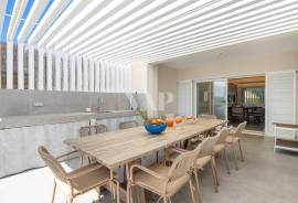 4 Bedroom Villa with Private Pool in Vilamoura – Modern Design and Spacious Areas