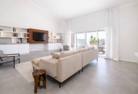 4 Bedroom Villa with Private Pool in Vilamoura – Modern Design and Spacious Areas