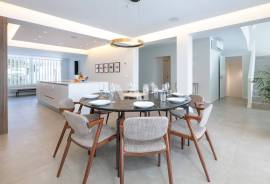 4 Bedroom Villa with Private Pool in Vilamoura – Modern Design and Spacious Areas