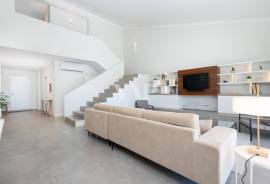 4 Bedroom Villa with Private Pool in Vilamoura – Modern Design and Spacious Areas