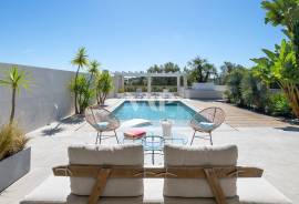 4 Bedroom Villa with Private Pool in Vilamoura – Modern Design and Spacious Areas