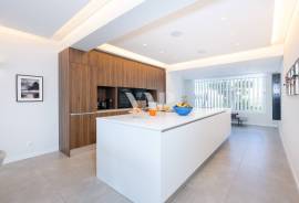 4 Bedroom Villa with Private Pool in Vilamoura – Modern Design and Spacious Areas