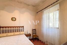 8-Bedroom House for Renovation in Semino, Near Quarteira
