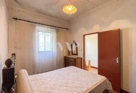 8-Bedroom House for Renovation in Semino, Near Quarteira