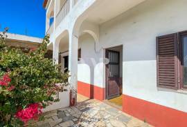 8-Bedroom House for Renovation in Semino, Near Quarteira
