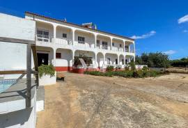 8-Bedroom House for Renovation in Semino, Near Quarteira