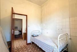8-Bedroom House for Renovation in Semino, Near Quarteira