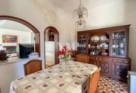8-Bedroom House for Renovation in Semino, Near Quarteira