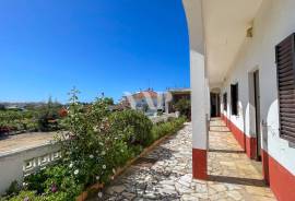 8-Bedroom House for Renovation in Semino, Near Quarteira