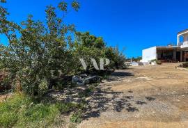 8-Bedroom House for Renovation in Semino, Near Quarteira