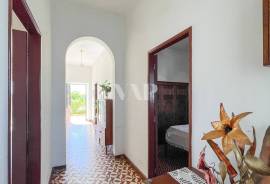 8-Bedroom House for Renovation in Semino, Near Quarteira
